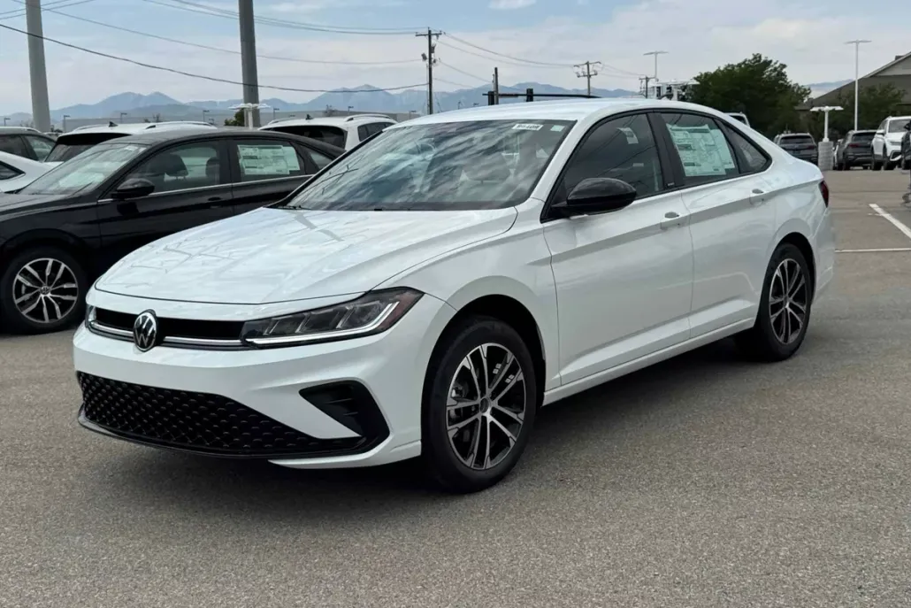 2025 Volkswagen Jetta Sport photo 1