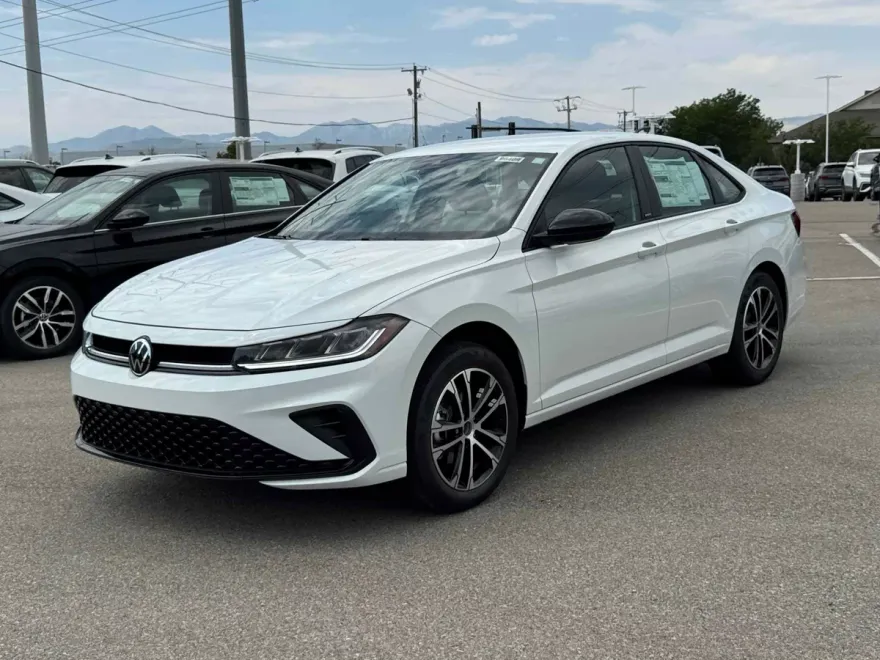 2025 Volkswagen Jetta Sport photo 1