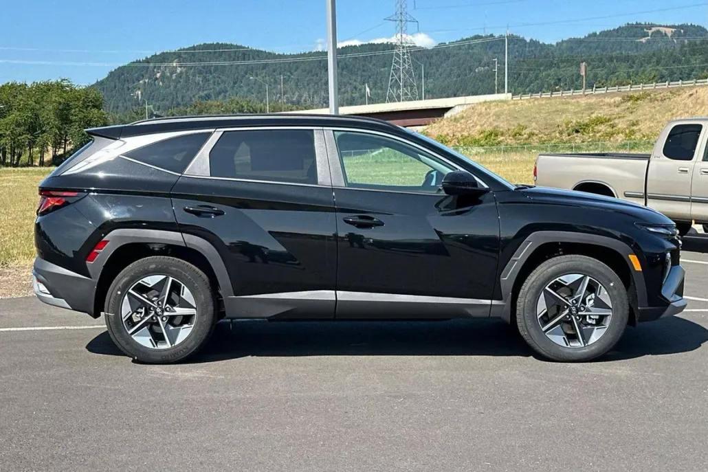 2025 Hyundai Tucson SEL photo 1