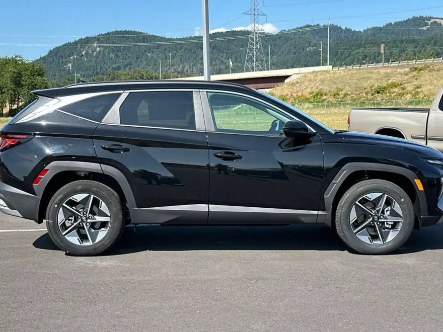 2025 Hyundai Tucson SEL photo 1