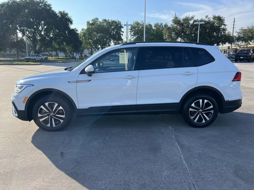 2022 Volkswagen Tiguan S photo 1