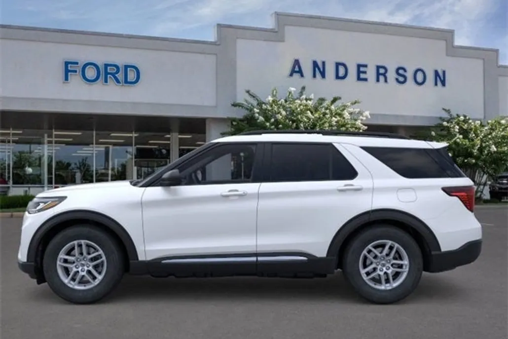 2025 Ford Explorer photo 1