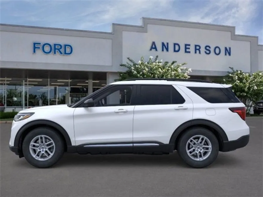 2025 Ford Explorer photo 1