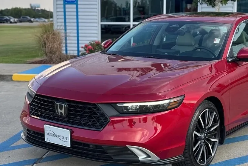 2023 Honda Accord Hybrid Touring photo 1