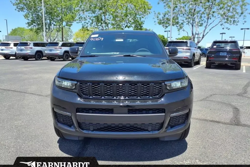 2025 Jeep Grand Cherokee Limited photo 1