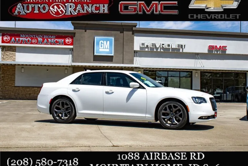 2021 Chrysler 300 LX photo 1