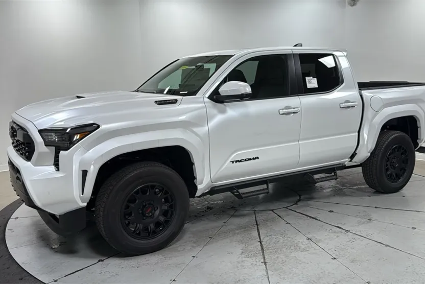 2025 Toyota Tacoma TRD Sport Double Cab photo 1
