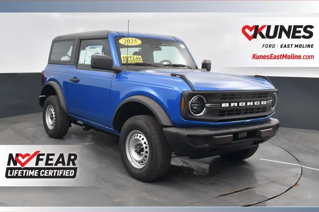 2025 Ford Bronco Base photo 1