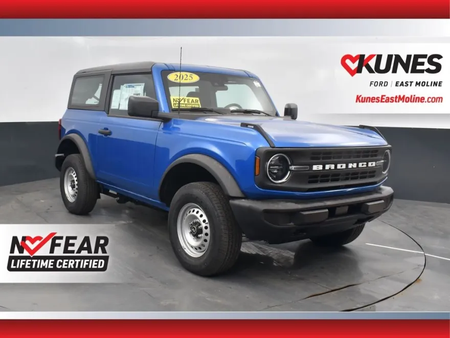 2025 Ford Bronco Base photo 1