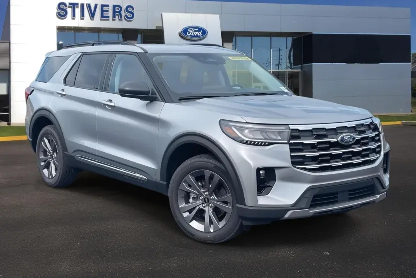 2025 Ford Explorer photo 1