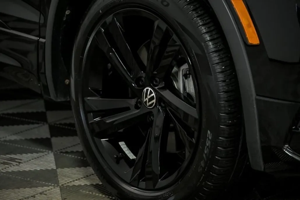 2024 Volkswagen Tiguan SE R-Line Black photo 1