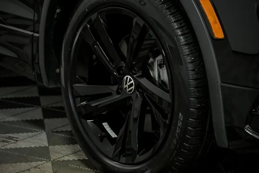 2024 Volkswagen Tiguan SE R-Line Black photo 1