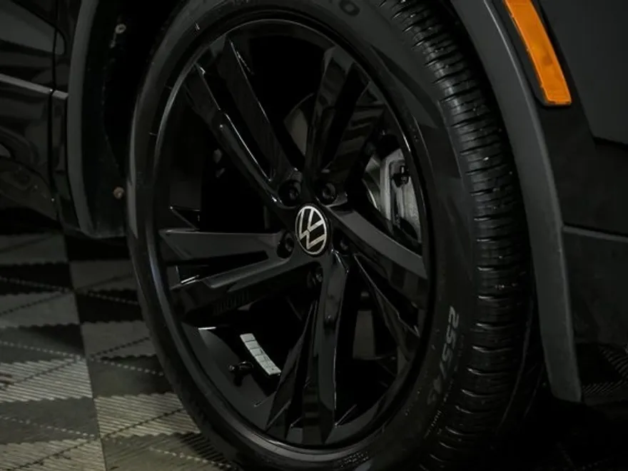 2024 Volkswagen Tiguan SE R-Line Black photo 1