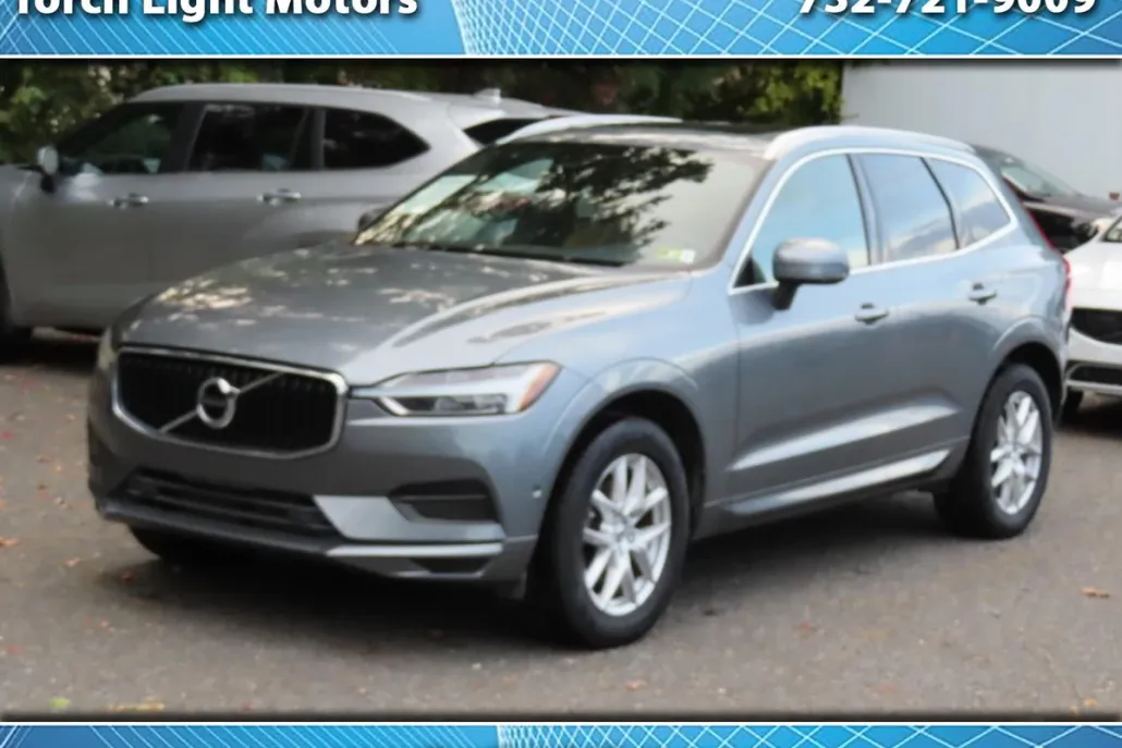 2019 Volvo XC60 T5 Momentum photo 1