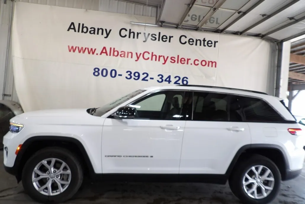 2022 Jeep Grand Cherokee Limited photo 1