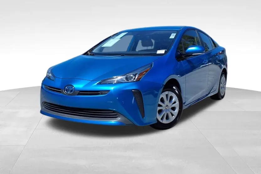 2019 Toyota Prius LE photo 1