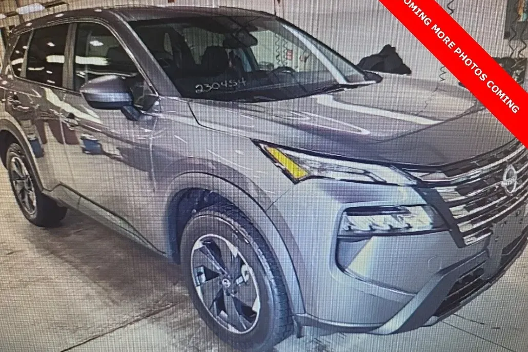 2024 Nissan Rogue SV photo 1