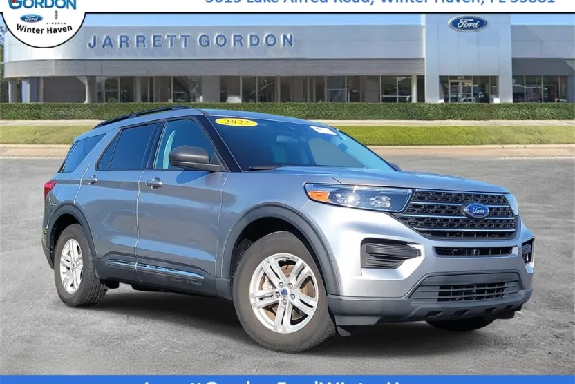 2022 Ford Explorer XLT photo 1