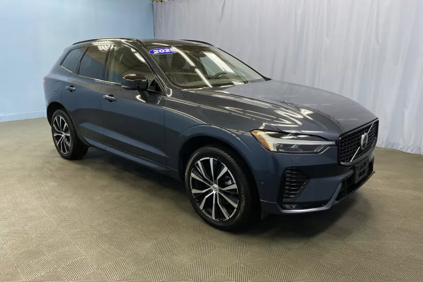 2025 Volvo XC60 Plus photo 1