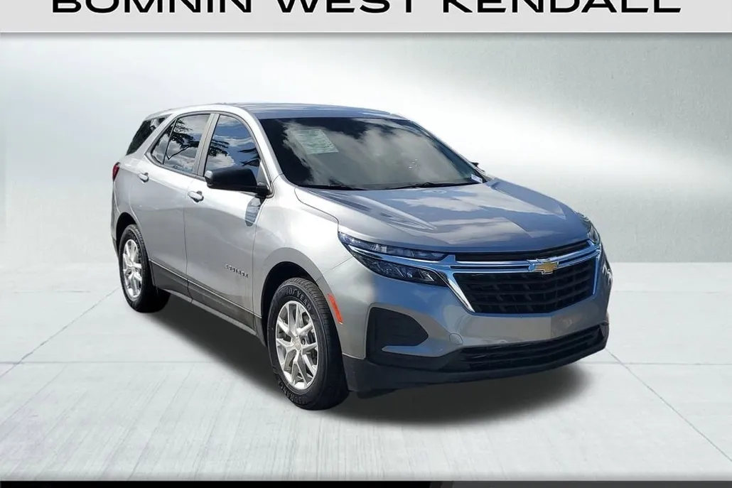 2023 Chevrolet Equinox LS photo 1