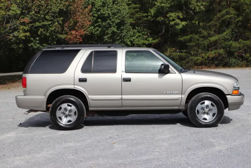 2003 Chevrolet Blazer LS photo 1