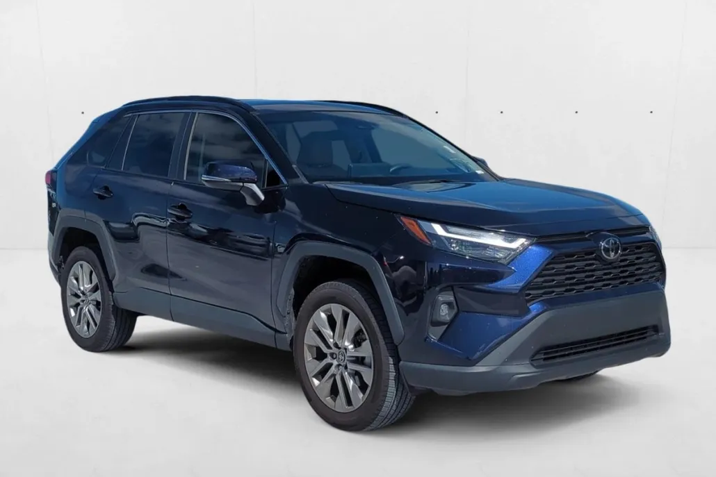 2023 Toyota RAV4 XLE Premium photo 1
