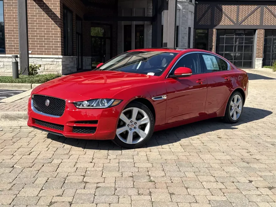 2018 Jaguar XE Premium photo 1
