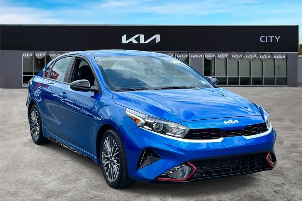 2022 Kia Forte GT-Line photo 1