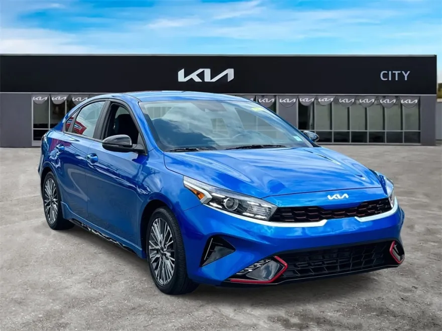 2022 Kia Forte GT-Line photo 1