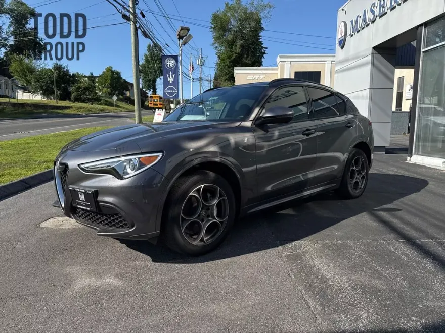 2022 Alfa Romeo Stelvio Ti photo 1