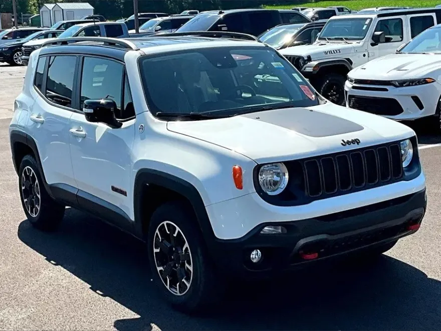 2023 Jeep Renegade Trailhawk photo 1