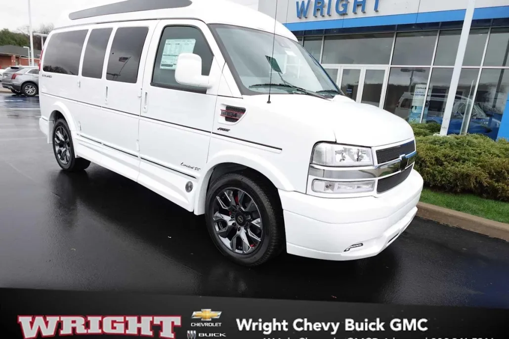 2024 Chevrolet Express Cargo 2500 photo 1