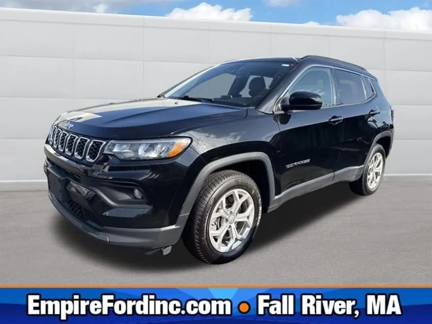 2024 Jeep Compass Latitude photo 1