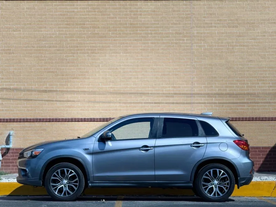2019 Mitsubishi Outlander Sport photo 1