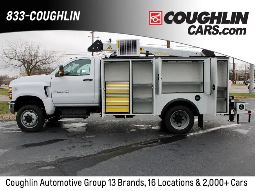 2023 Chevrolet Silverado 6500HD Work Truck photo 1
