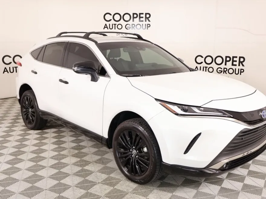 2024 Toyota Venza XLE photo 1