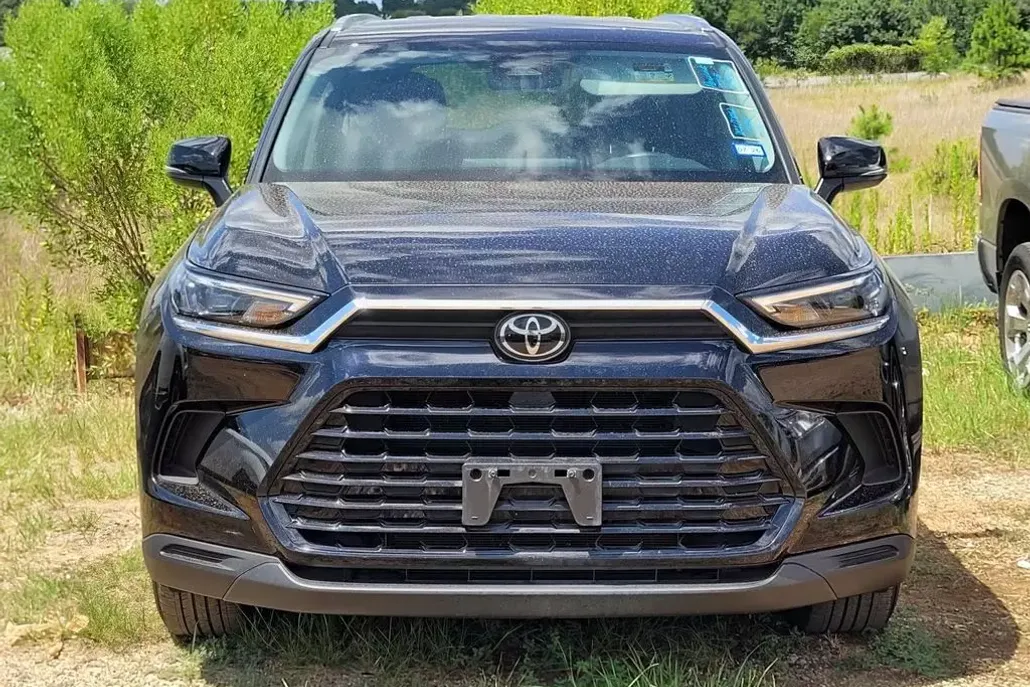2024 Toyota Grand Highlander XLE photo 1