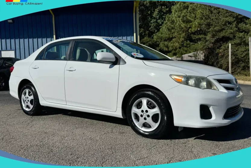 2011 Toyota Corolla LE photo 1