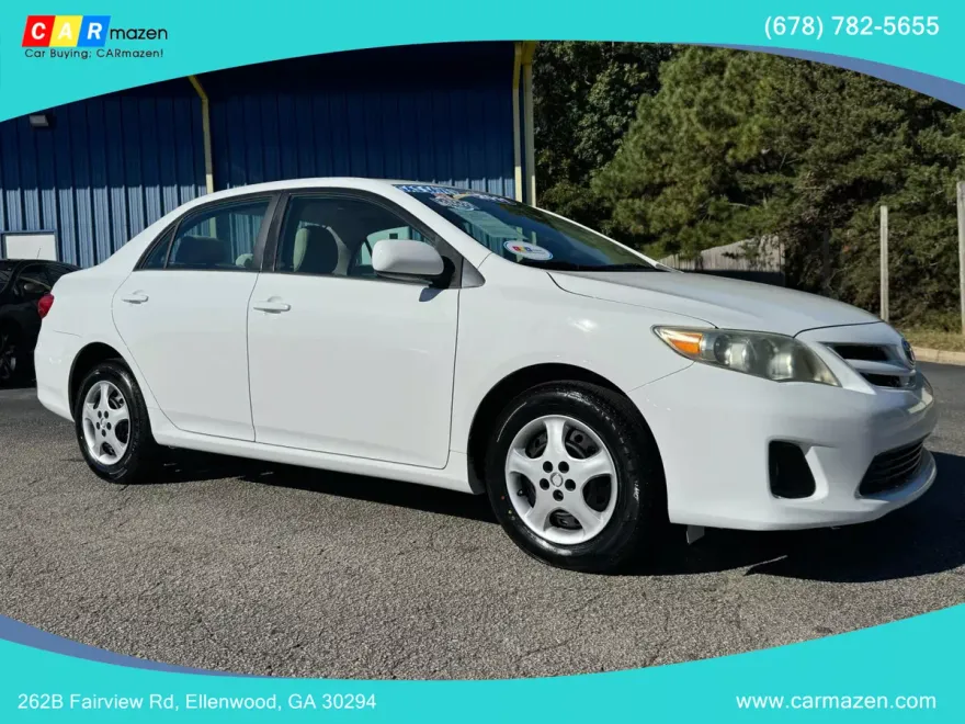2011 Toyota Corolla LE photo 1