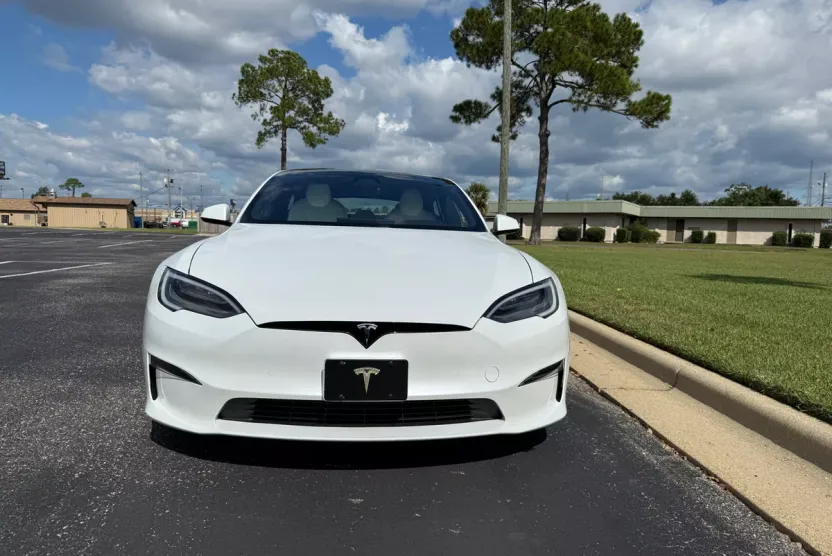 2022 Tesla Model S Long Range photo 1