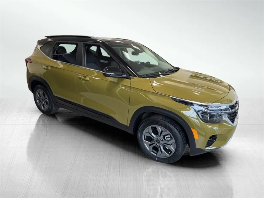2024 Kia Seltos S photo 1