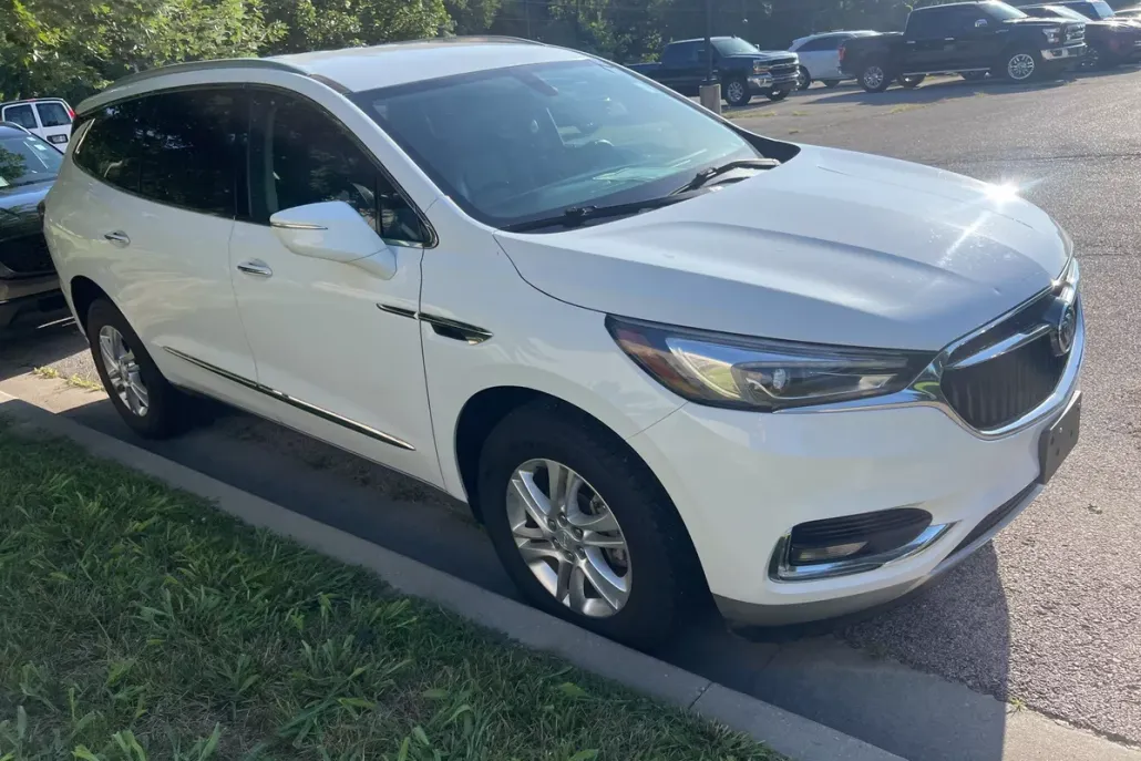 2020 Buick Enclave Essence photo 1