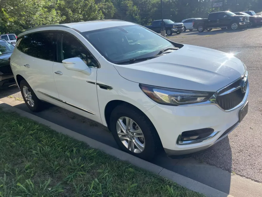 2020 Buick Enclave Essence photo 1