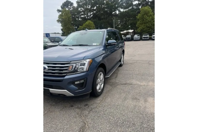 2020 Ford Expedition XLT photo 1