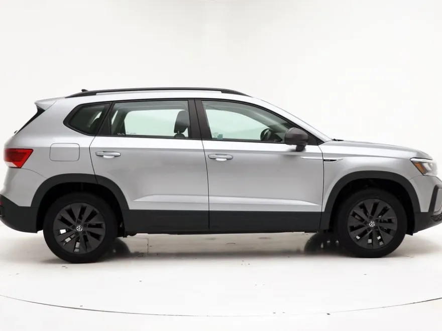 2024 Volkswagen Taos S photo 1