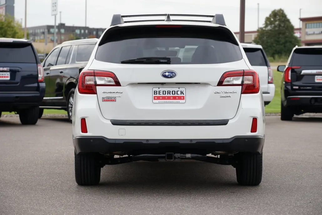 2017 Subaru Outback 3.6R Limited photo 1