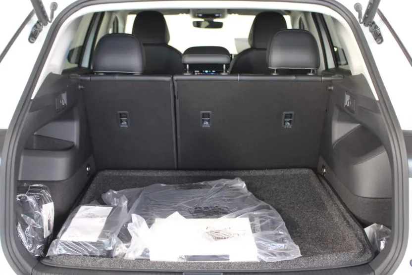 2025 Volkswagen Tiguan SE photo 1