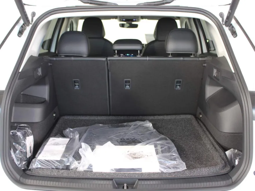 2025 Volkswagen Tiguan SE photo 1
