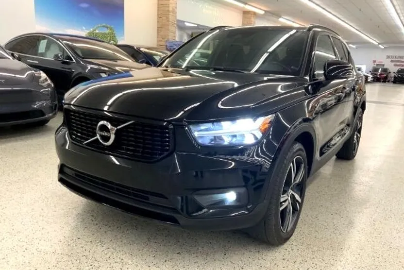 2020 Volvo XC40 T5 AWD R-Design photo 1