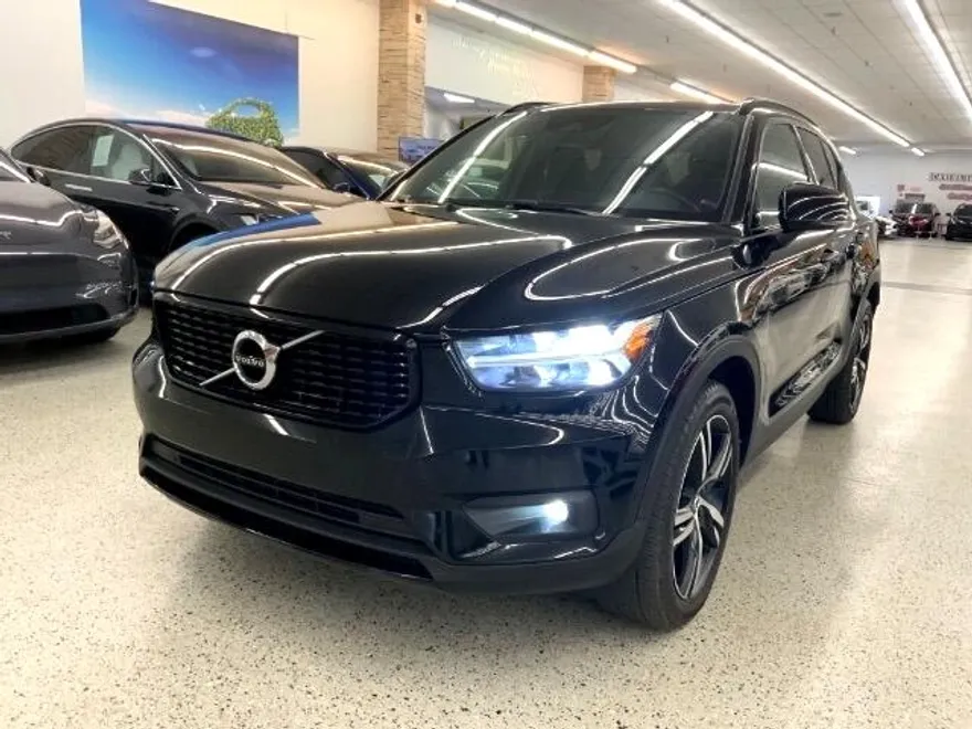 2020 Volvo XC40 T5 AWD R-Design photo 1